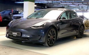 Tesla • Model 3