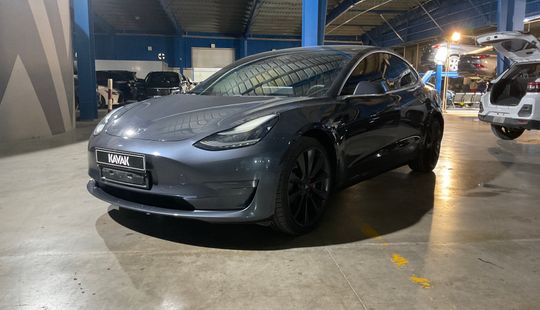 Tesla • Model 3