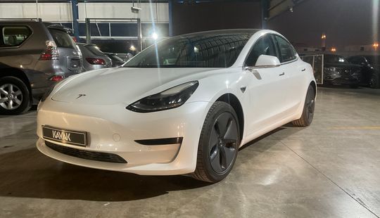 Tesla • Model 3