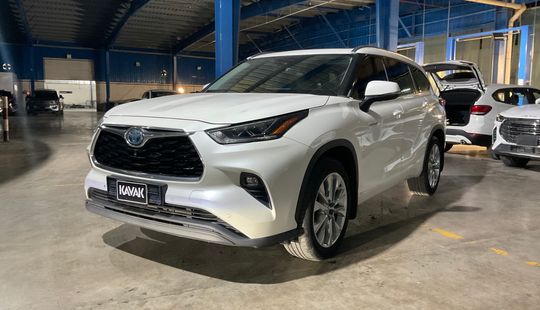 Toyota • Highlander