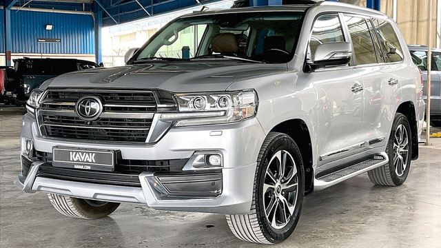 Toyota • Land Cruiser
