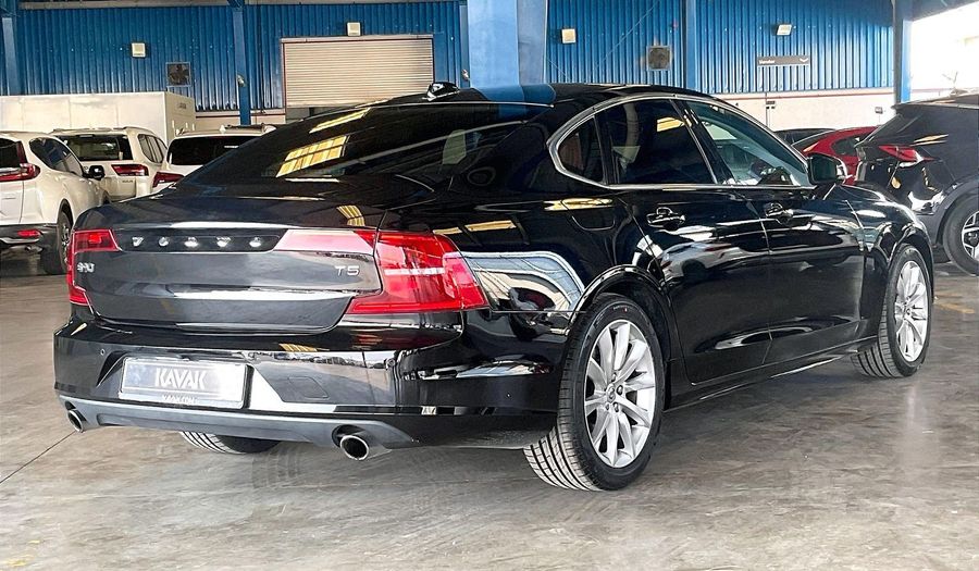 Volvo S90 T5 MOMENTUM Sedan 2020