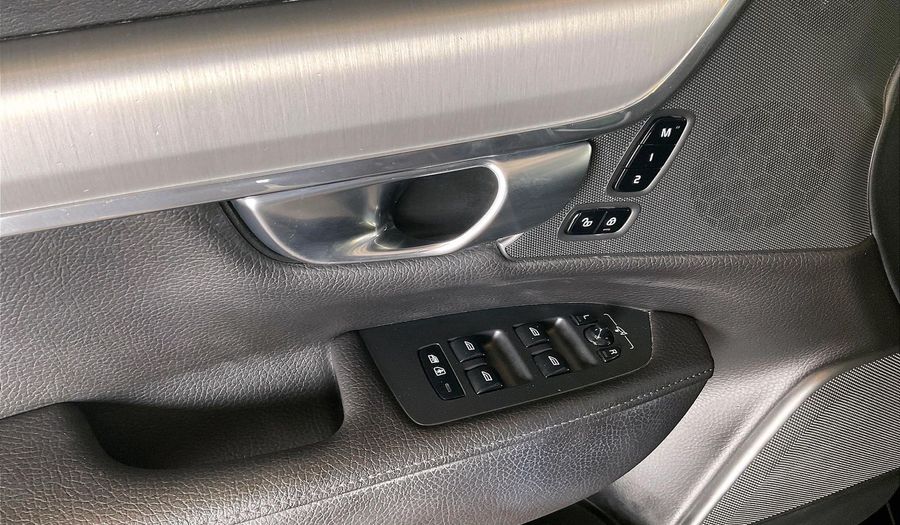 Volvo S90 T5 MOMENTUM Sedan 2020