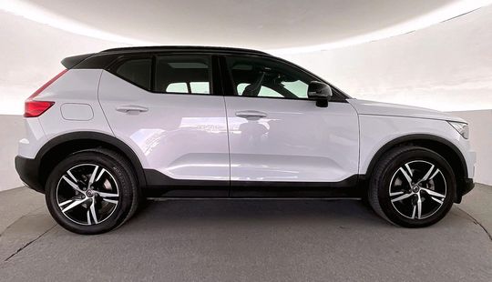 Volvo • XC40