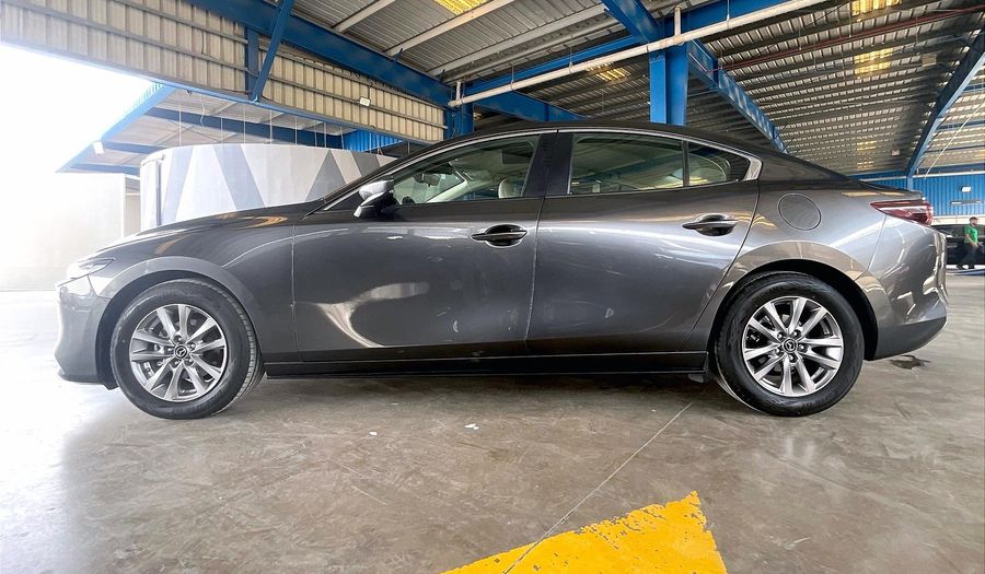 Mazda 3 EVOLVE Sedan 2021