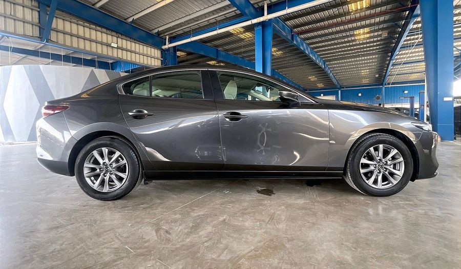 Mazda 3 EVOLVE Sedan 2021
