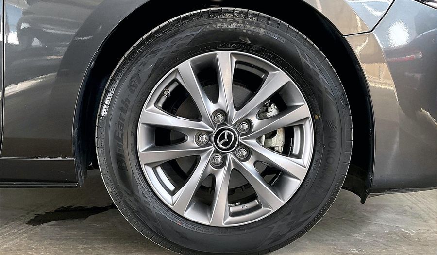 Mazda 3 EVOLVE Sedan 2021