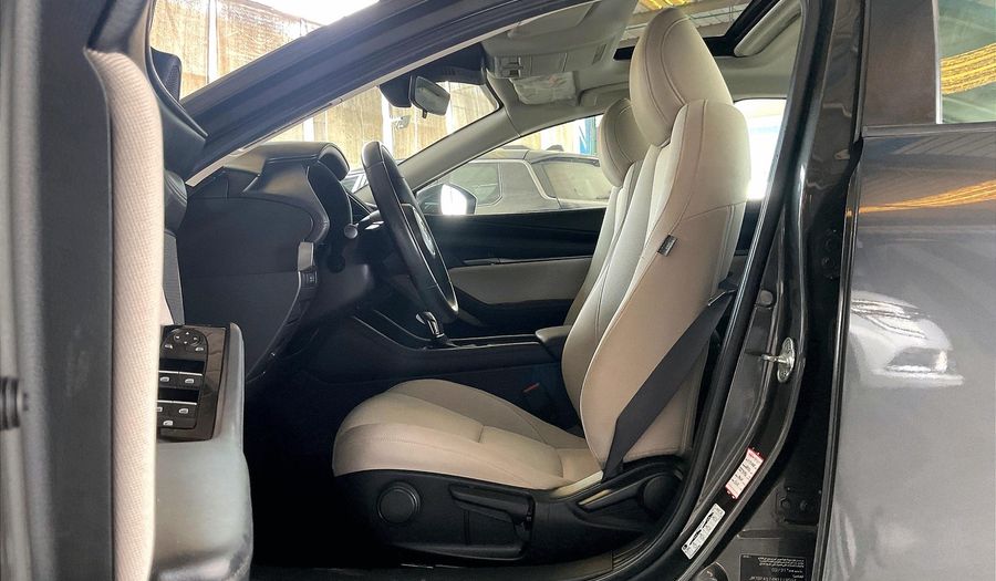 Mazda 3 EVOLVE Sedan 2021