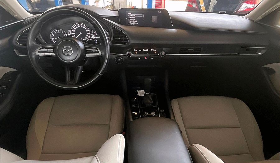 Mazda 3 EVOLVE Sedan 2021