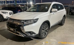 Mitsubishi • Outlander
