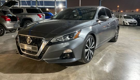 Nissan • Altima