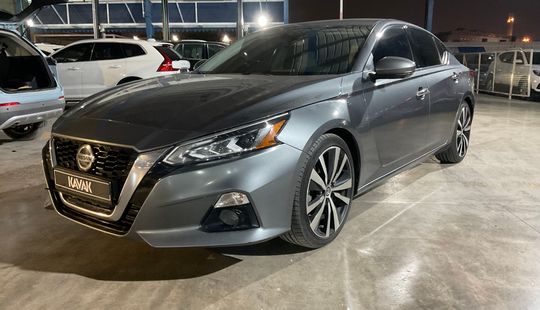 Nissan • Altima