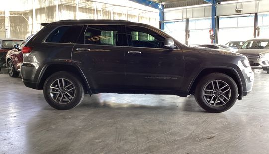 Jeep • Grand Cherokee