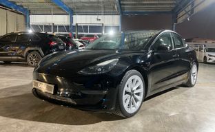 Tesla • Model 3