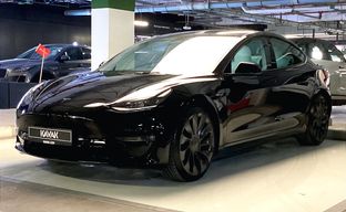 Tesla • Model 3