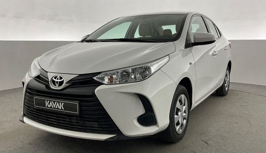 Toyota Yaris SE / E-2021