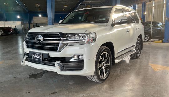 Toyota • Land Cruiser