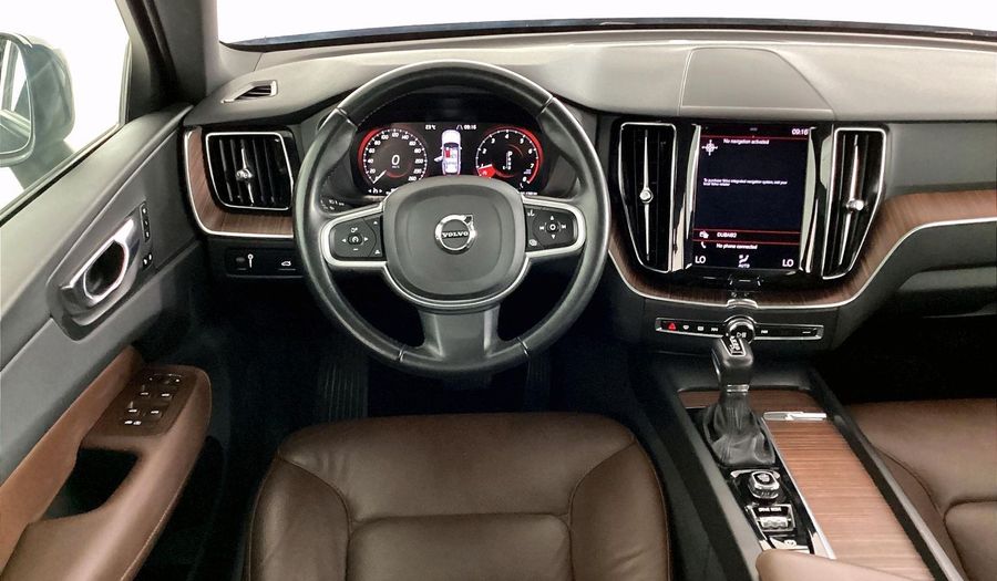 Volvo Xc60 2.0 T5 250 FWD MOMENTUM AUTO Suv 2021