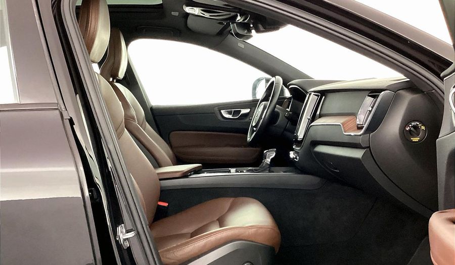 Volvo Xc60 2.0 T5 250 FWD MOMENTUM AUTO Suv 2021