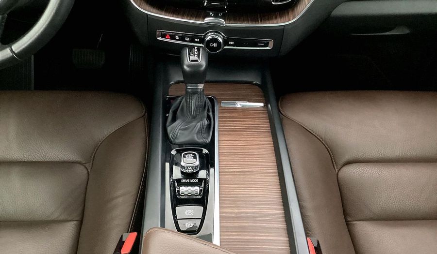 Volvo Xc60 2.0 T5 250 FWD MOMENTUM AUTO Suv 2021