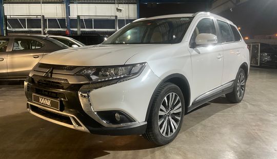 Mitsubishi • Outlander
