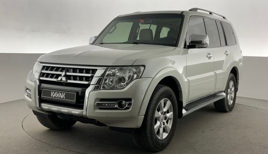 Mitsubishi • Pajero