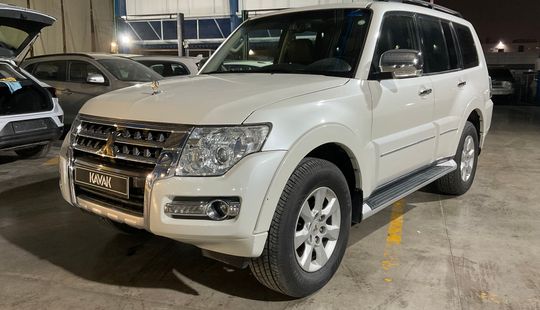 Mitsubishi • Pajero