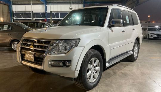 Mitsubishi • Pajero