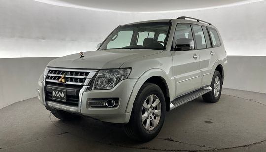 Mitsubishi • Pajero