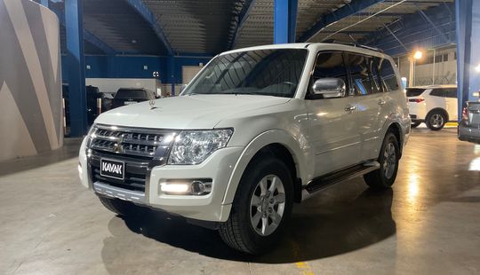 Mitsubishi • Pajero