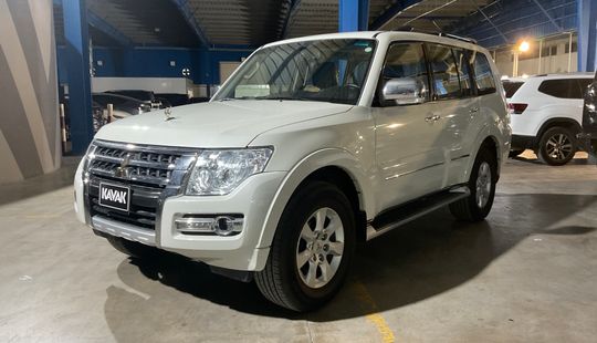 Mitsubishi • Pajero
