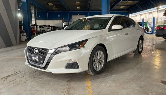 Nissan • Altima