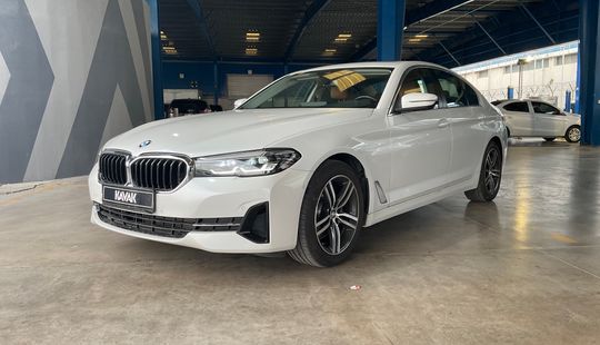 BMW • 520i
