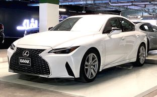 LEXUS • IS300