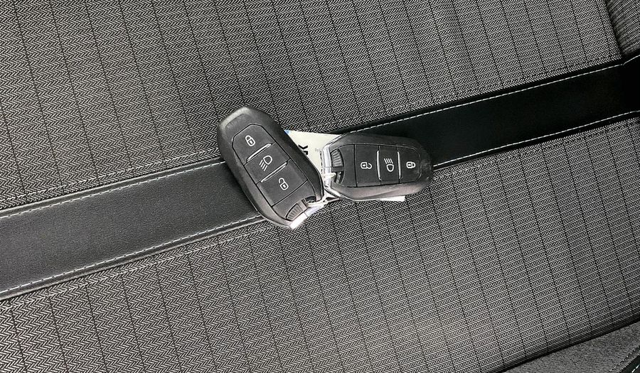 Peugeot 2008 ALLURE Suv 2022