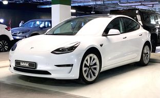 Tesla • Model 3