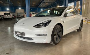 Tesla • Model 3