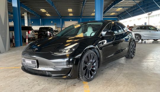 Tesla • Model 3