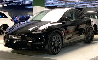 Tesla • Model Y