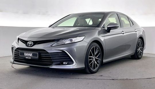 Toyota • Camry