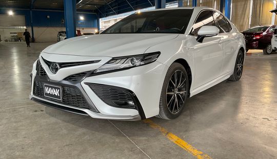Toyota • Camry