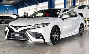 Toyota • Camry