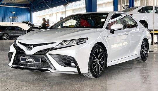 Toyota • Camry