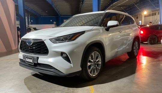 Toyota • Highlander