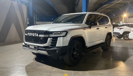 Toyota • Land Cruiser