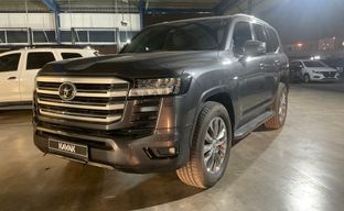Toyota • Land Cruiser