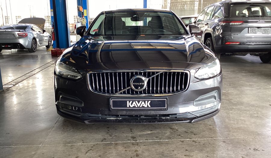 Volvo S90 B5 MOMENTUM Sedan 2022
