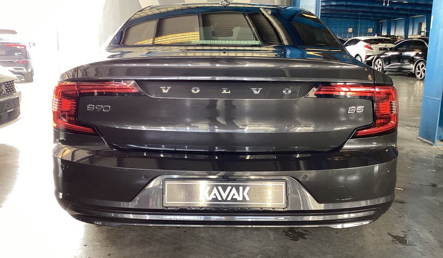 Volvo S90 B5 MOMENTUM Sedan 2022