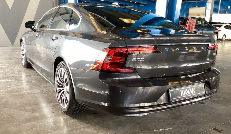 Volvo S90 B5 MOMENTUM Sedan 2022
