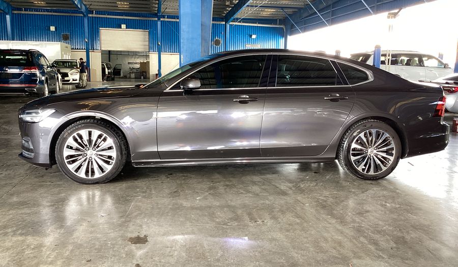 Volvo S90 B5 MOMENTUM Sedan 2022